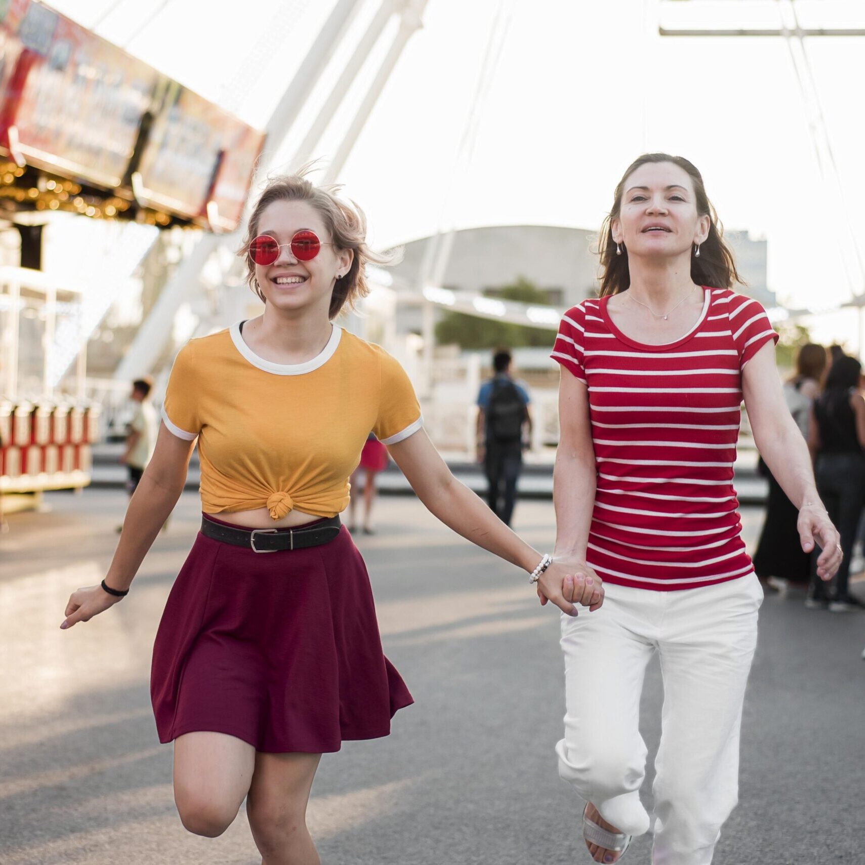 mother-daughter-amusement-park